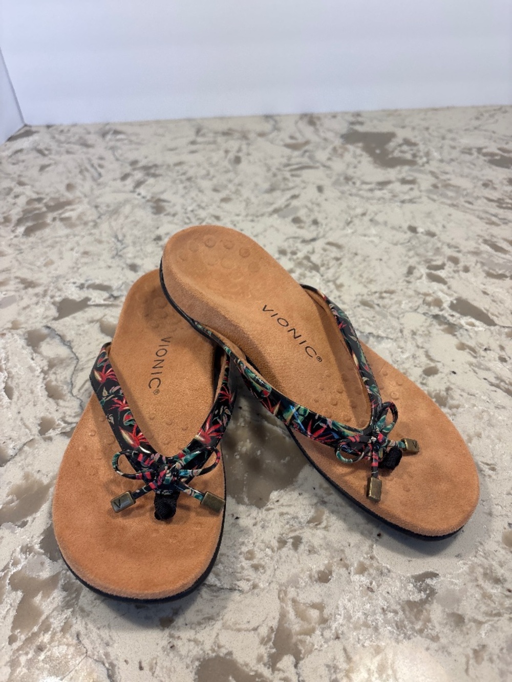 EUC Vionic Bella II Tropical Print Bow Sandals Size 6